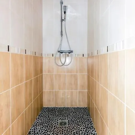 Havre De Paix Avec Piscine Pour 6 Personnes * Порнише